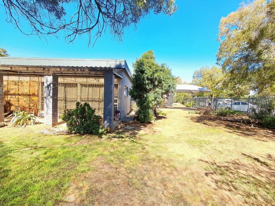 4 Bedroom Property for Sale in Hospitaalpark Free State